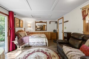 New Song Sanctuary - Creekside Cabin