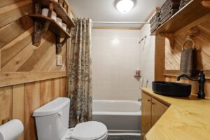 New Song Sanctuary - Creekside Cabin